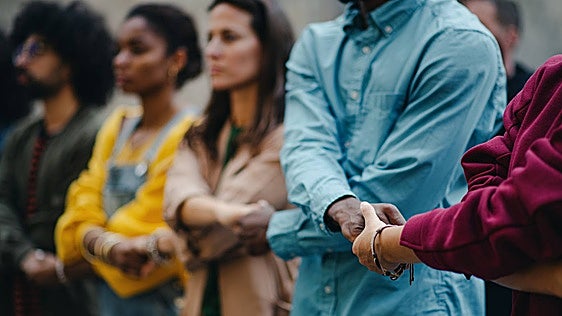 Un estudio de Fundación 'la Caixa' analiza las consecuencias del racismo: aislamiento y salud mental