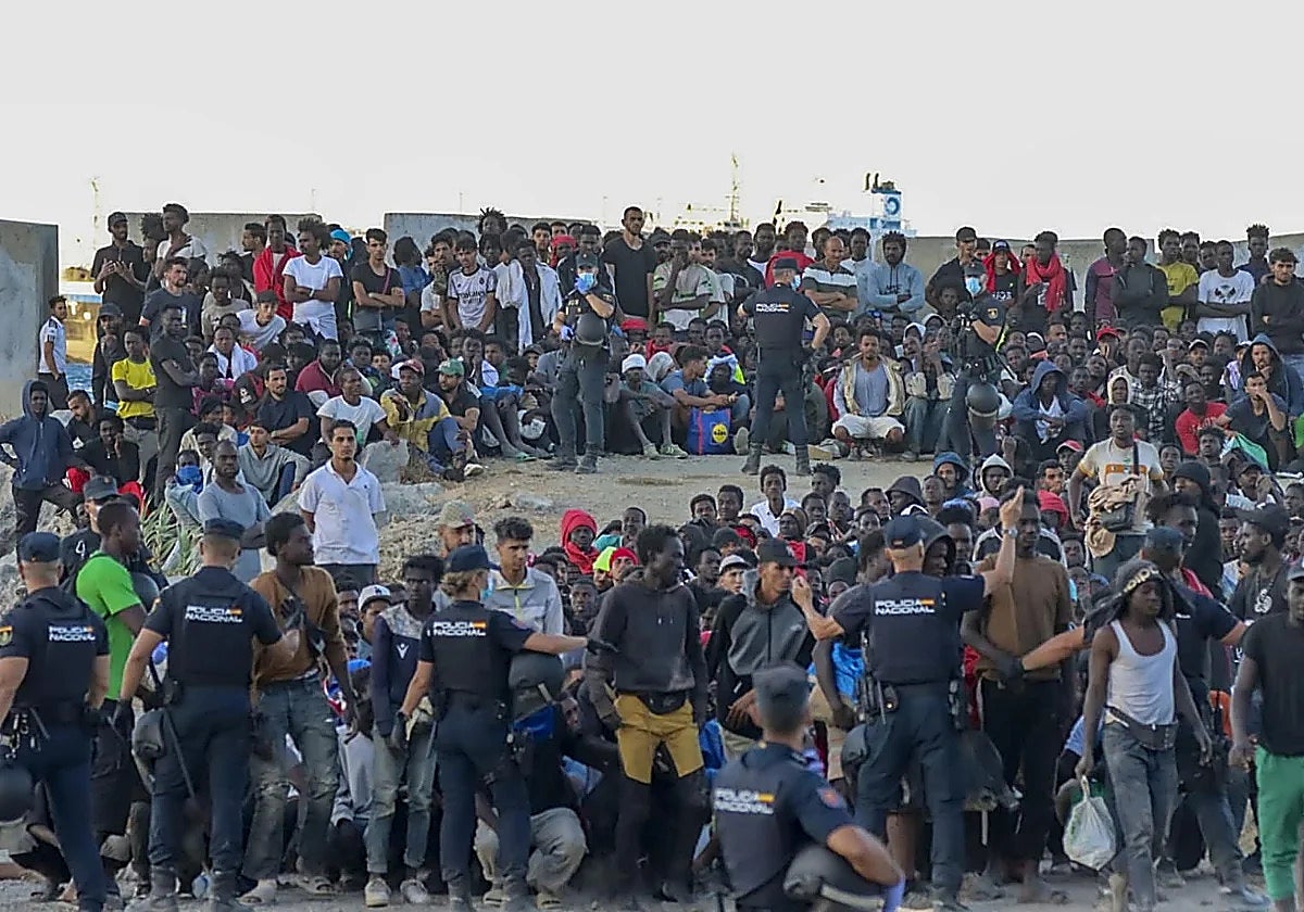 Málaga abandera la salida de la 'Armada de la Solidaridad' rumbo a Ceuta: «La situación es dramática»