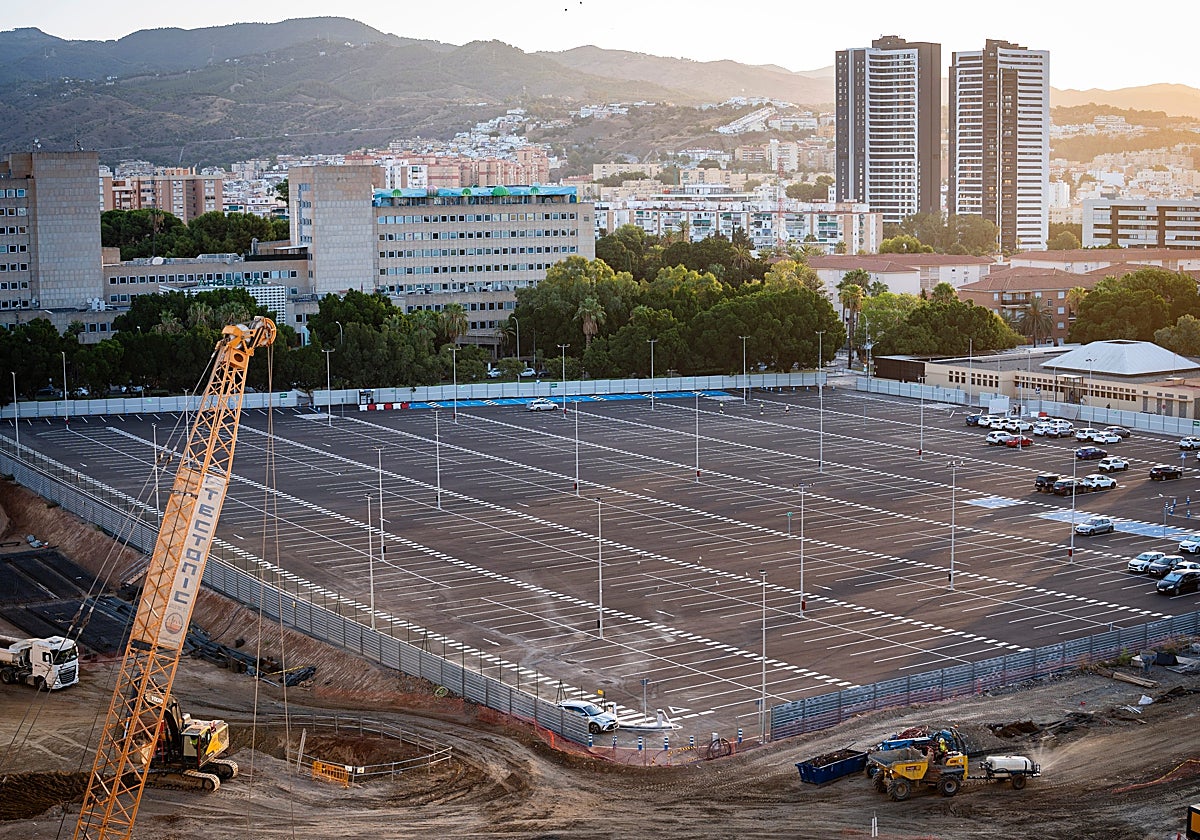 Empieza a funcionar el parking provisional del Hospital Civil con 750 plazas