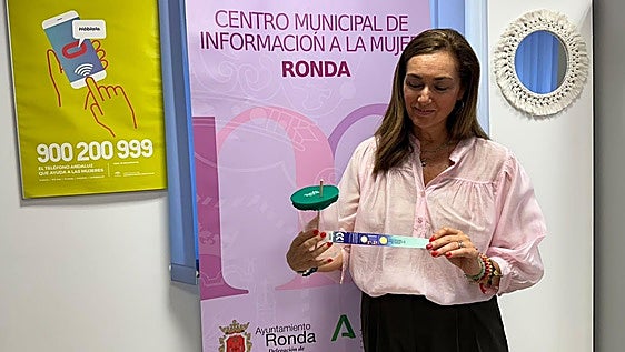 Ronda repartirá mil pulseras para detectar drogas en las bebidas durante la Feria