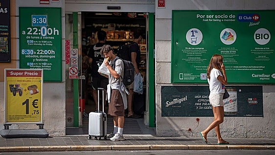 Proliferan los supermercados en el Centro de Málaga con el turista como objetivo