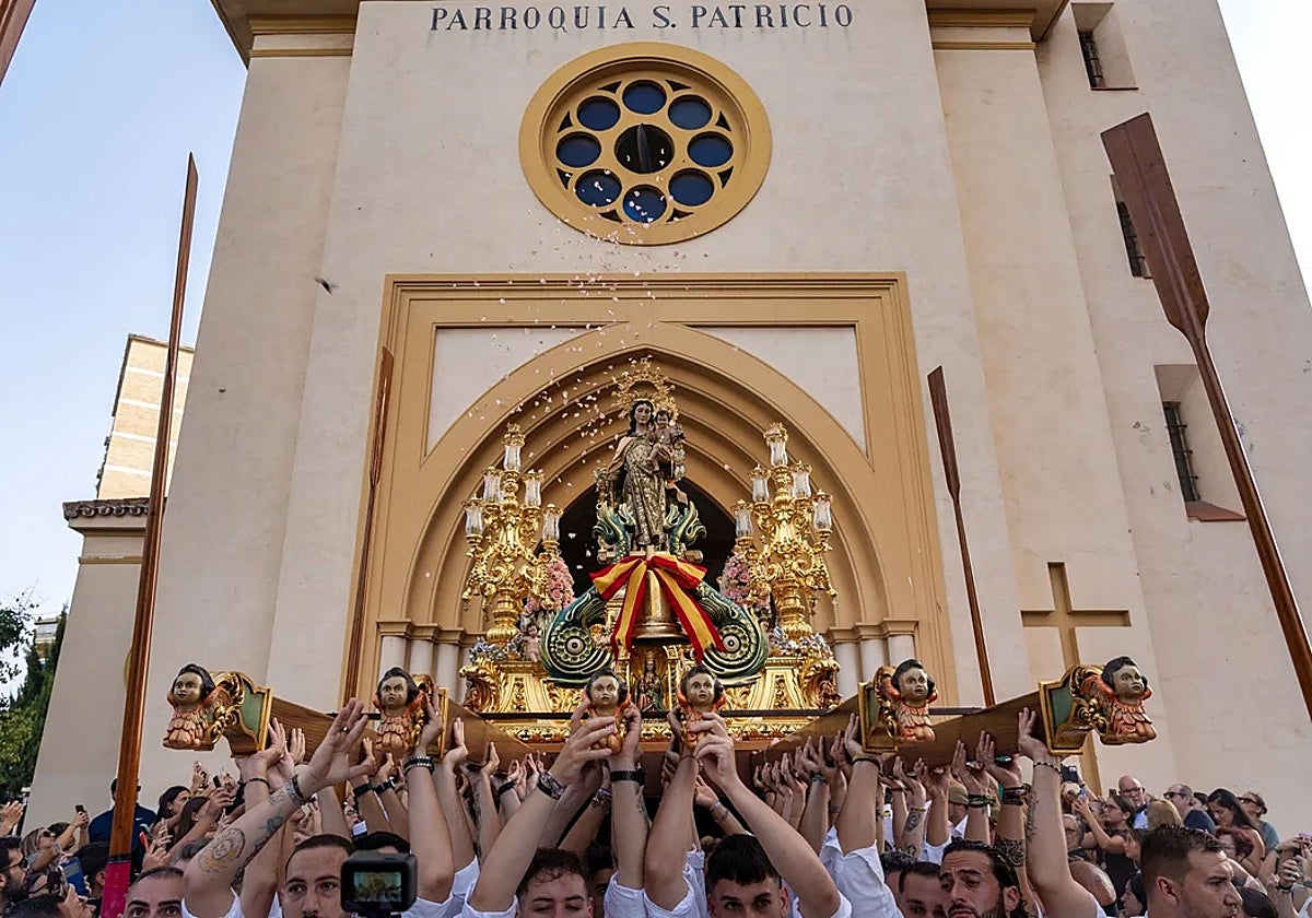 La iglesia de San Patricio acoge este domingo la presentación del cartel del Rosario de las Glorias 2026