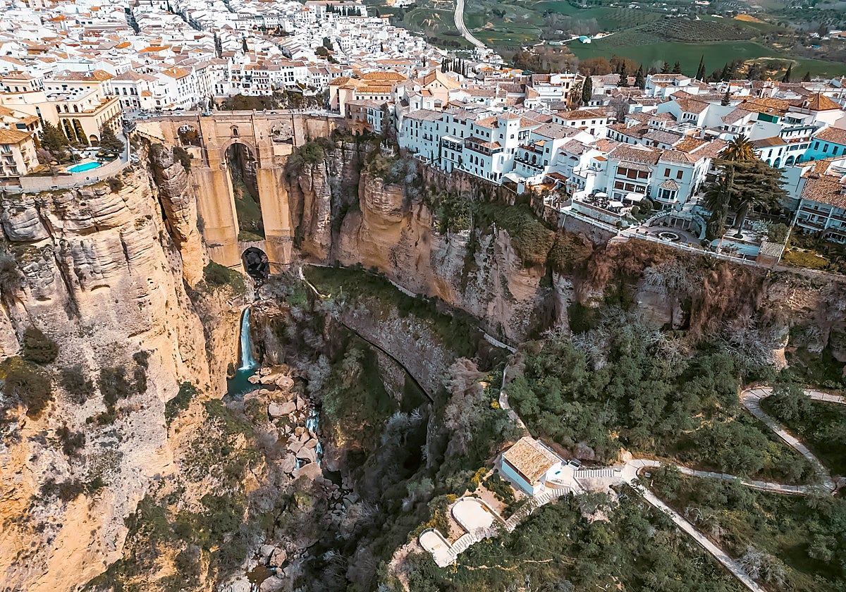 Ronda completa el Camino del Desfiladero del Tajo con una pasarela bajo el Puente Nuevo