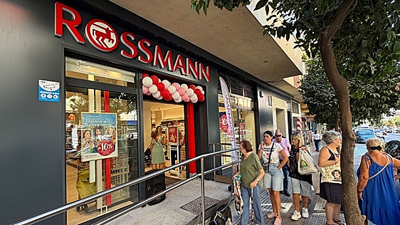 Rossmann, el gigante alemán del cuidado personal, abre su primera tienda en el Centro de Málaga