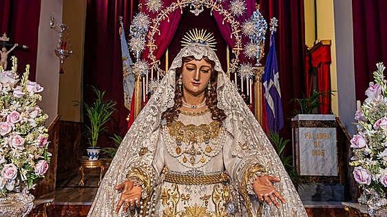 Málaga despide a la Virgen del Rocío antes de su traslado a Sevilla para ser restaurada por Pedro Manzano