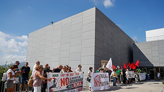 Las protestas por los «recortes» y la «precariedad» en la UMA irrumpen en el acto de inauguración del curso académico