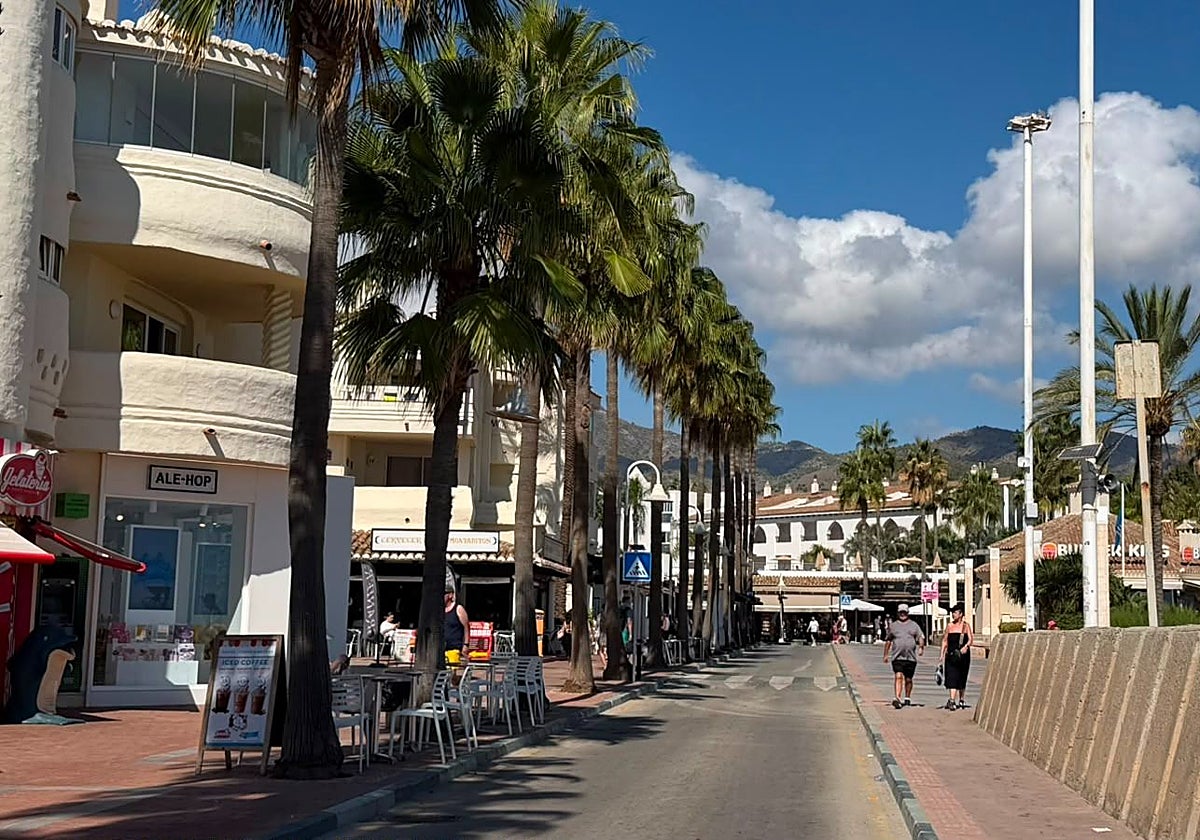 La peatonalización del Puerto de Benalmádena se queda en «preferencia peatonal»