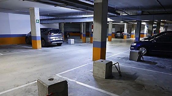Batalla vecinal por 28 centímetros: se queda sin parte de su plaza tras pintar el garaje comunitario y pierde en los tribunales