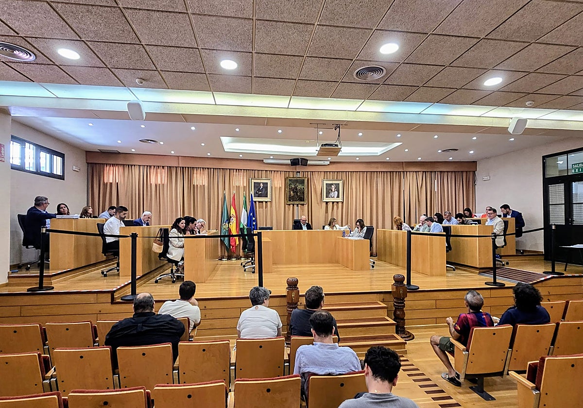 El pleno zanja el intento de frenar la tasa de basura en Vélez-Málaga: seguirá cobrándose