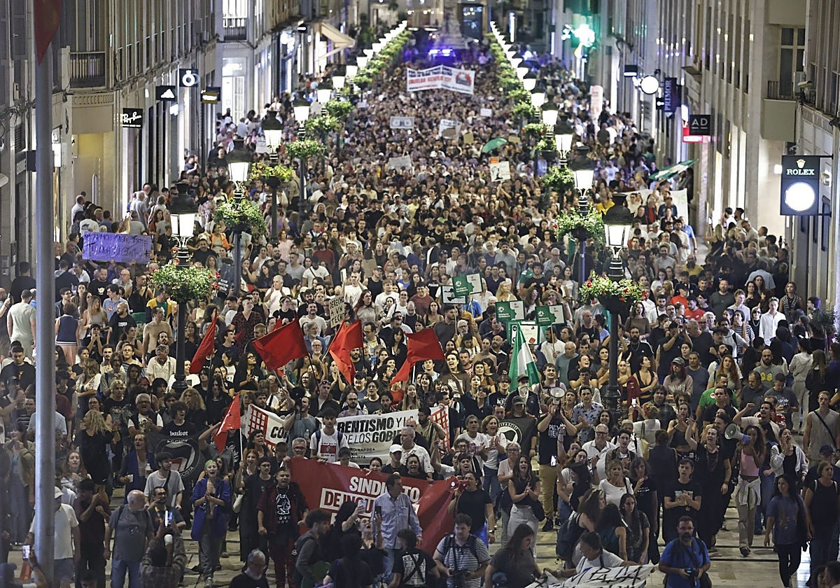 «Ni un desahucio más»: un millar de personas protestan por la falta de vivienda en Málaga