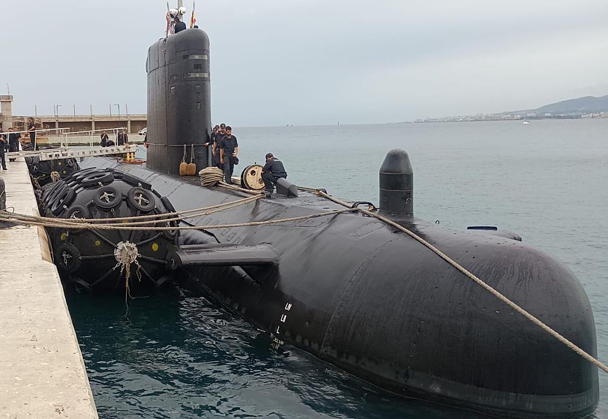 El submarino 'Galerna' de la Armada española hace escala en el puerto de Málaga