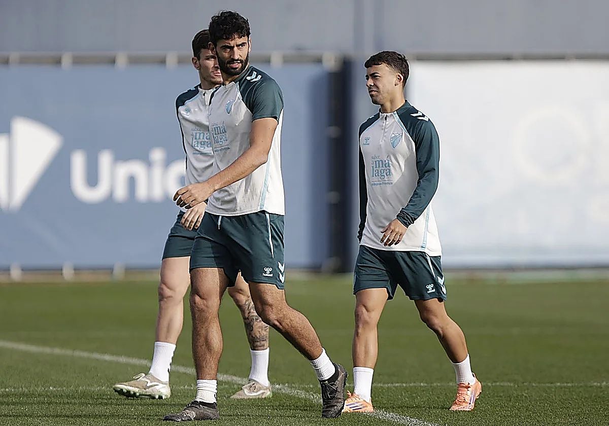 Galilea, en el centro, con Murillo y Rafita, en un entrenamiento del Málaga.