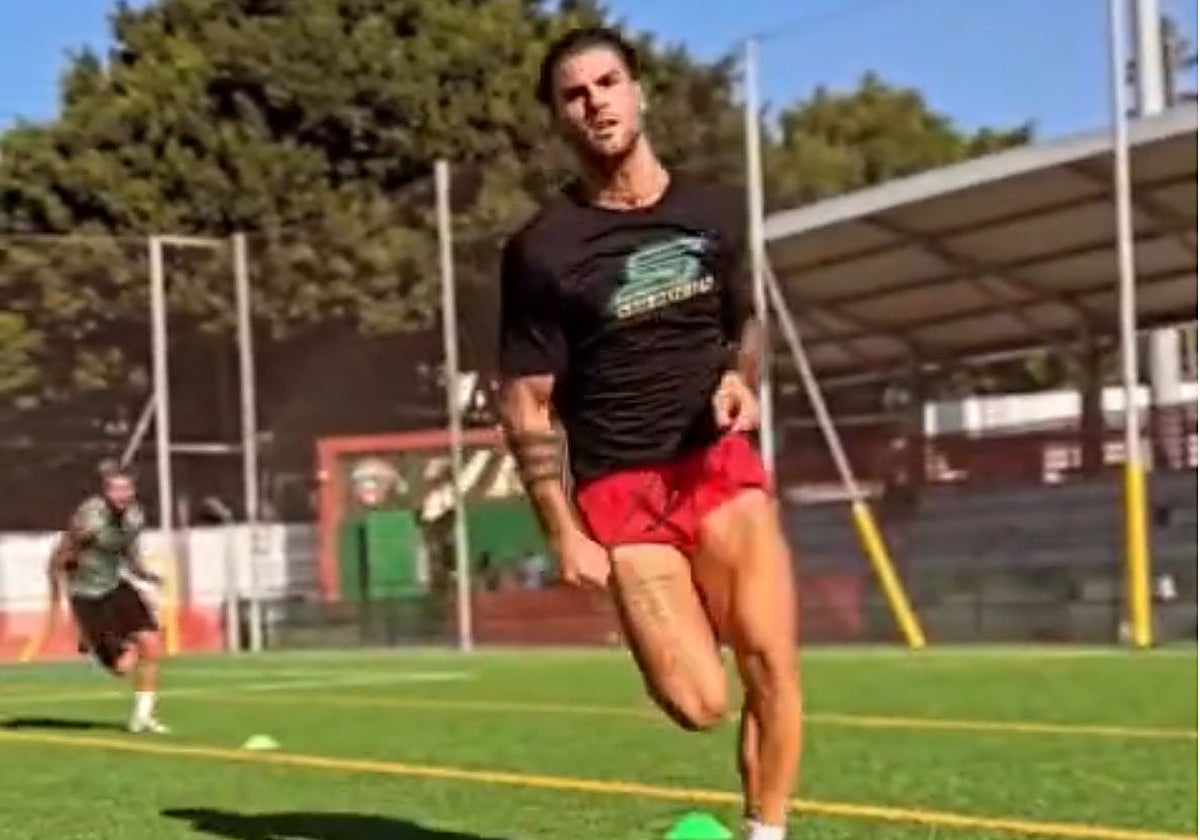 Jauregi, entrenándose con jugadores del Málaga.