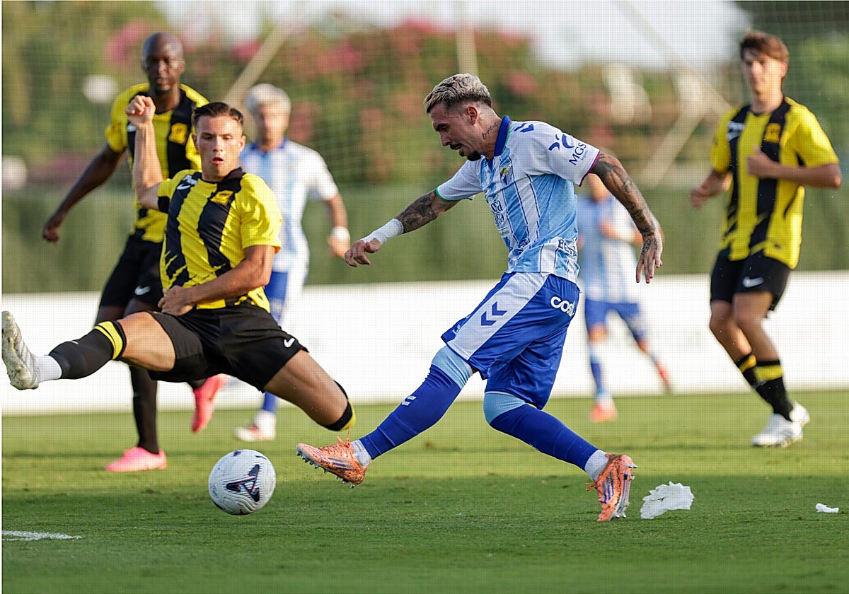 El Málaga muestra su mejor cara de la pretemporada en la segunda parte para empatar (2-2)