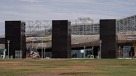 Cuenta atrás para San Diego Comic-Con Málaga: comienza la construcción de la portada y el nuevo pabellón