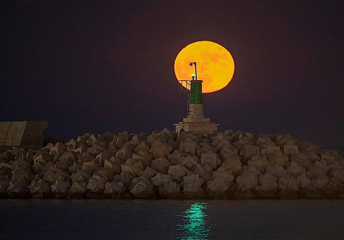 Llega la Luna llena del ciervo: por qué se llama así y cuándo se podrá ver