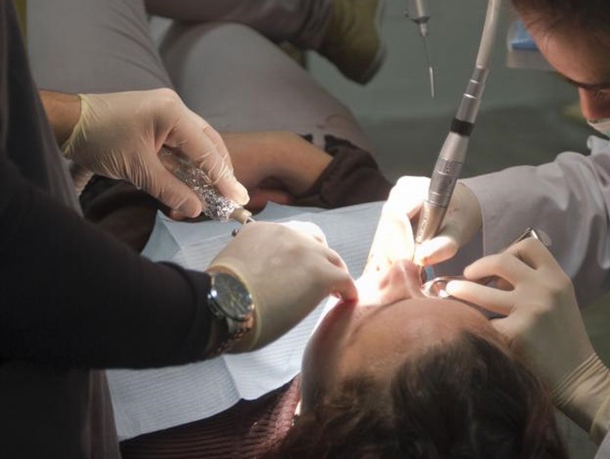 Facua informa sobre cómo actuar si eres uno de los afectados por el cierre de las clínicas dentales Vivanta