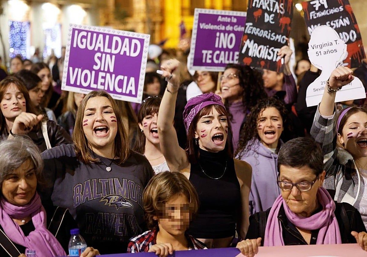 Imagen de archivo de una concentración contra la violencia hacia la mujer en Málaga.