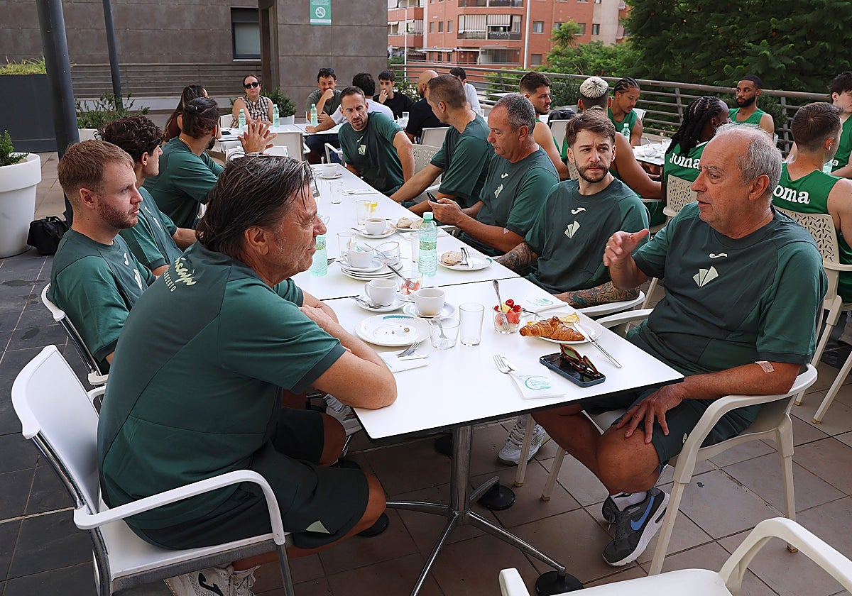 El cuerpo técnico del Unicaja, abierto aún a nuevas incorporaciones