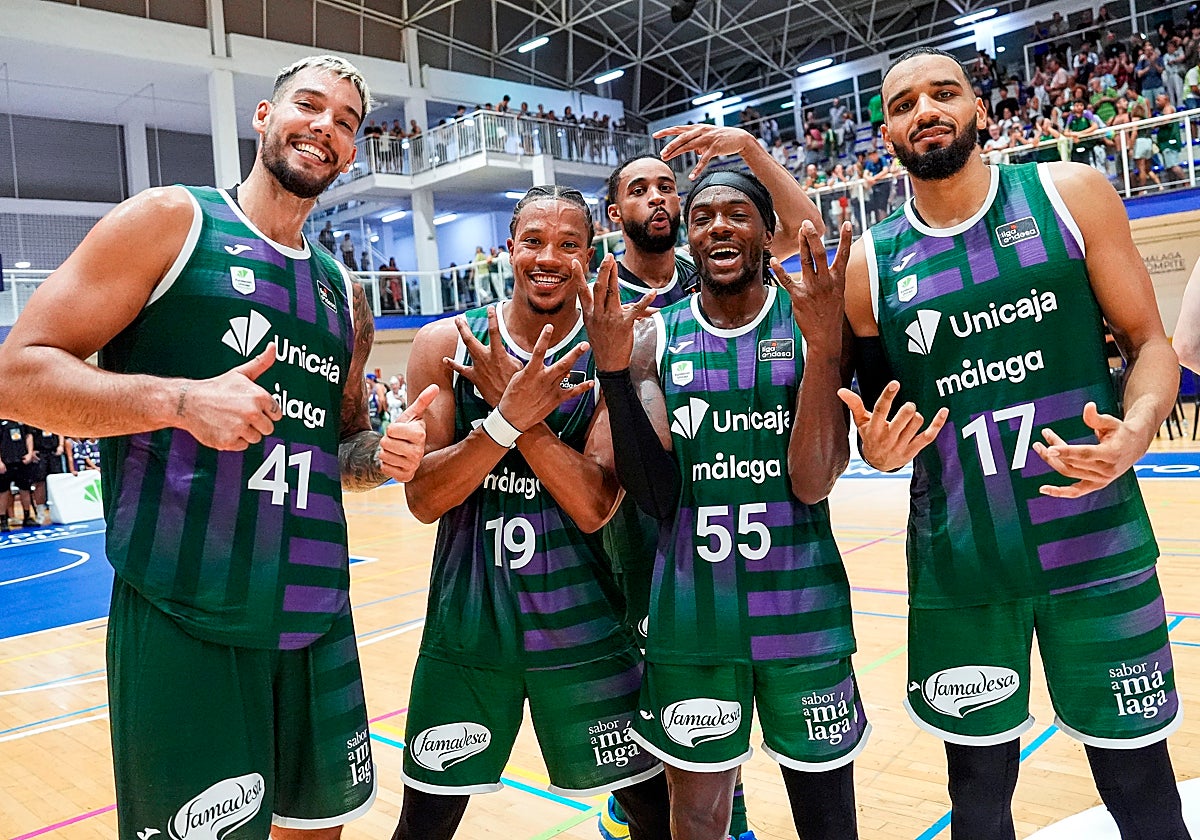 El Unicaja vence al Tenerife y reaviva la ilusión de la afición