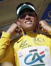 Hushovd estrena el maillot amarillo del Tour con su victoria en el prólogo