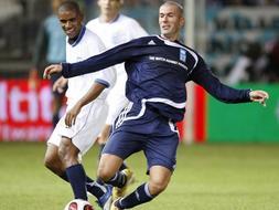 Los amigos de Ronaldo y Zidane movilizan a la afición contra la pobreza