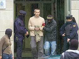 La Policía Nacional detuvo el pasado octubre en Segura a 23 miembros de la Mesa Nacional de Batasuna, entre ellos Joseba Permach, en la foto. /ARCHIVO