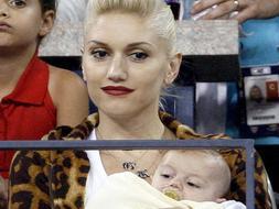 La cantante Gwen Stefani junto a su primer hijo Kingston, ahora de dos años. /ACHIVO