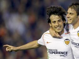 Los jugadores del Valencia, David Silva (i) y Joaquín./EFE