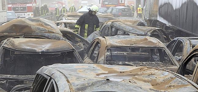 Diez muertos y noventa heridos en una colisión múltiple en Alemania por una tormenta de arena
