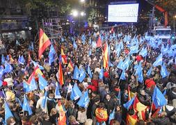 Una marea azul toma la calle Génova