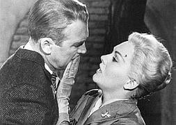 James Stewart y Kim Novak, en una escena de la película 'Vértigo'. / Foto: Ap