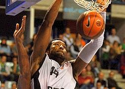 Marcus Slaughter, después de hacer un mate. / AFP