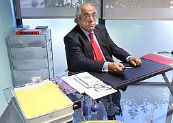 El doctor Carlos Morín, director de la clínica Emece. / Archivo