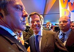 El actual primer ministro y líder liberal, Mark Rutte, ha conseguido la victoria. / Efe