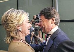 Aguirre felicita a González tras su elección. / Efe