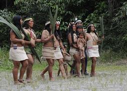 Nativos de la reserva amazónica Yasuni. / Afp