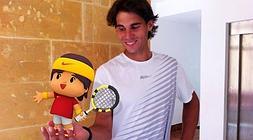 Nadal posa con su muñeco en versión Pocoyó.