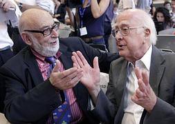 El físico belga François Englert y el británico Peter Higgs. / Reuters