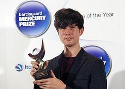 James Blake , con el premio de ganador. / Reuters