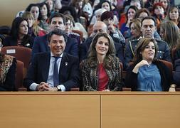 Ignacio González, la princesa Letizia y Soraya Sáenz de Santamaría, en el acto. / R. C.