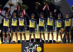 El equipo Saxo-Tinkoff, en el podio del Tour. / Pascal Guyot (AFP)