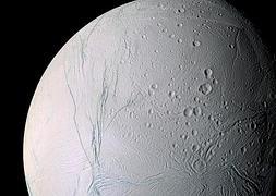 La sonda 'Cassini' descubre lo que podría ser un océano en una luna de Saturno
