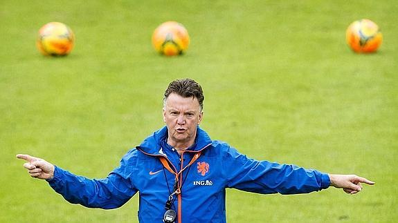 Van Gaal, en un entrenamiento con Holanda. 