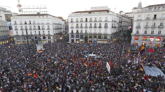 Banderas republicanas en la Puerta del Sol. 