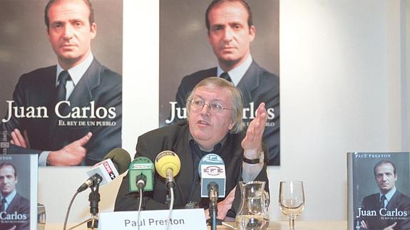 Paul Preston presenta 'El Rey de un pueblo' (2003), la biografía más respetada del monarca 