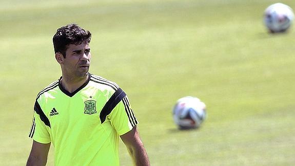 Diego Costa se ejercita con la selección española.