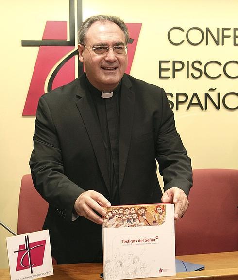 Gil Tamayo, durante la presentación del catecismo. 