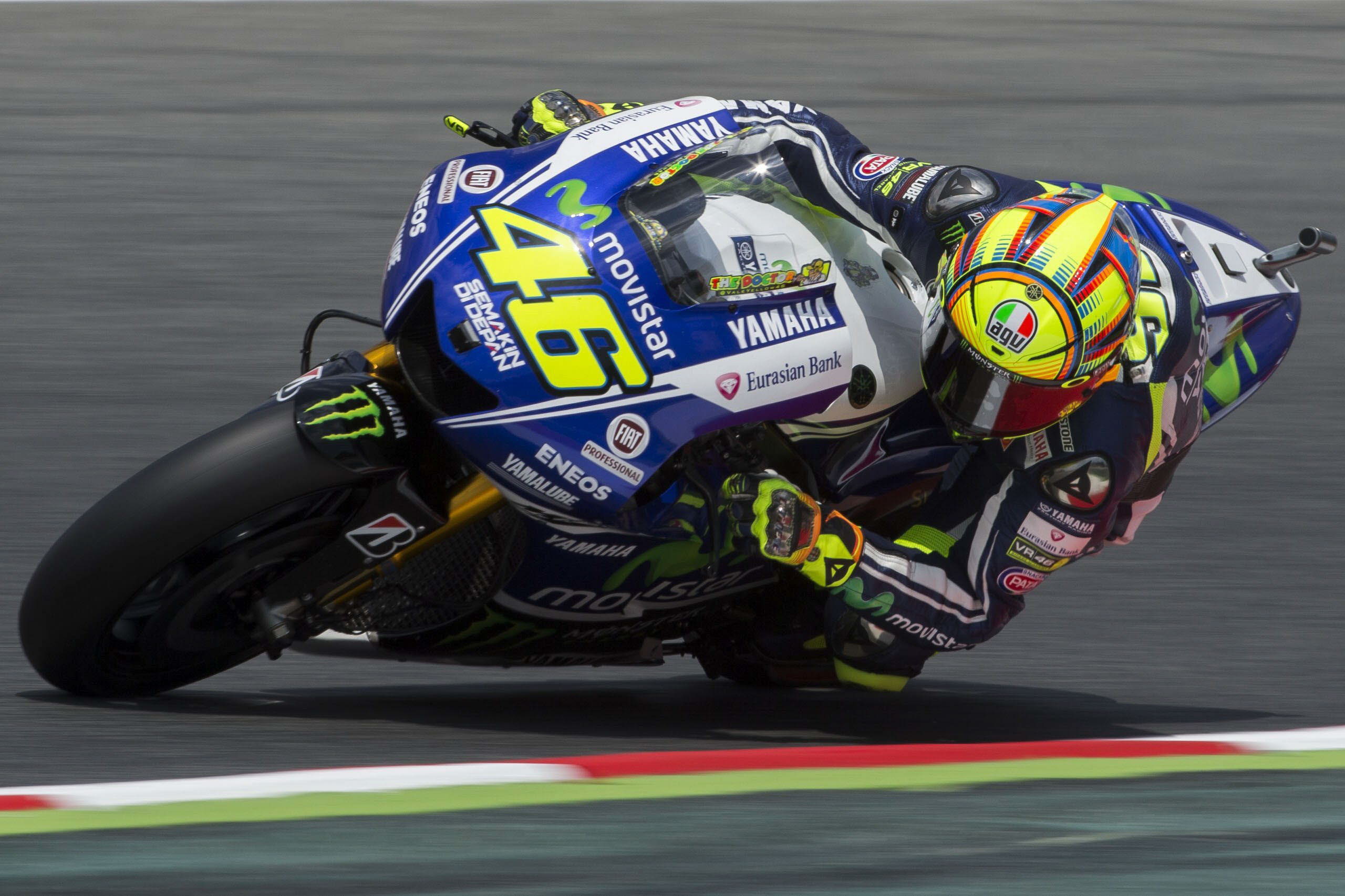 Valentino Rossi rodando en el circuito de Montmeló. 