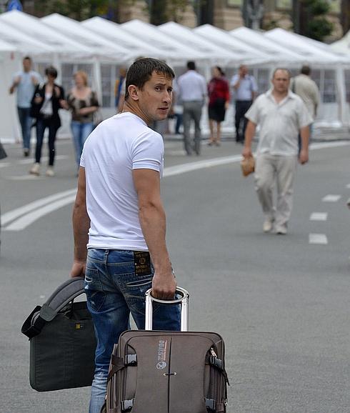 Un turista, con su equipaje. 